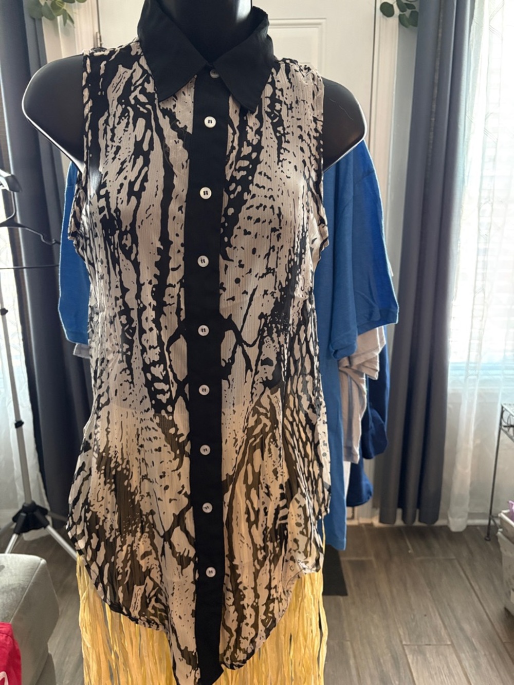 Fashion Flair Sheer Collar Abstract Print Button Front Top - Black & Cream Large